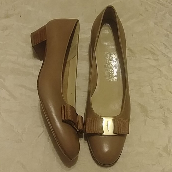 Salvatore Ferragamo Shoes - Salvatore Ferragamo Leather Bow Low Pump